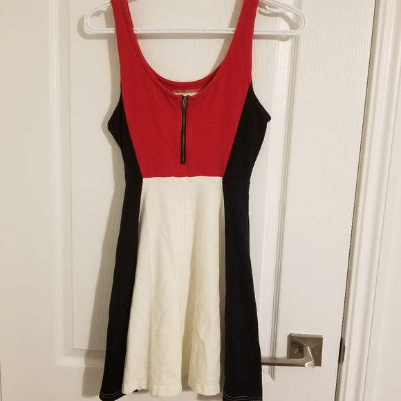 Red black and white fit ans flair dress from Express size xs - Picture 2 of 2